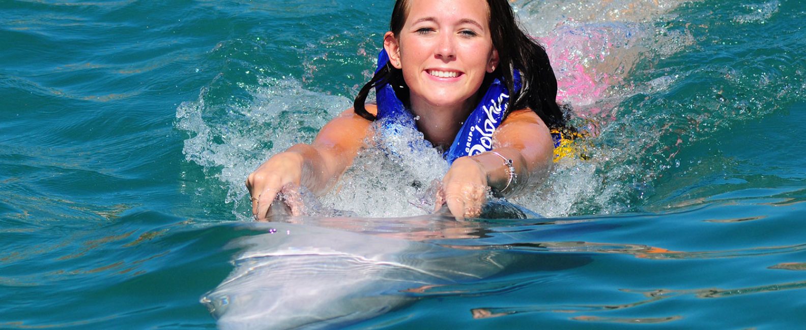 nado con delfines aquadventura